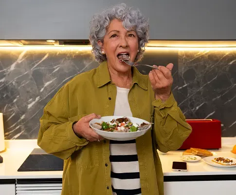 Eating with Dentures: Tips for Comfort and Confidence