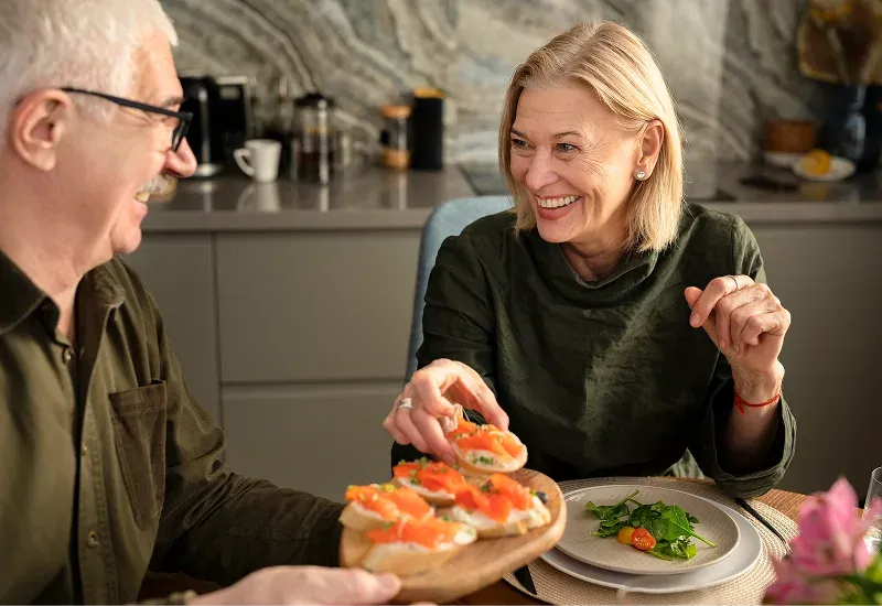 Eating with Dentures: Tips for Comfort and Confidence