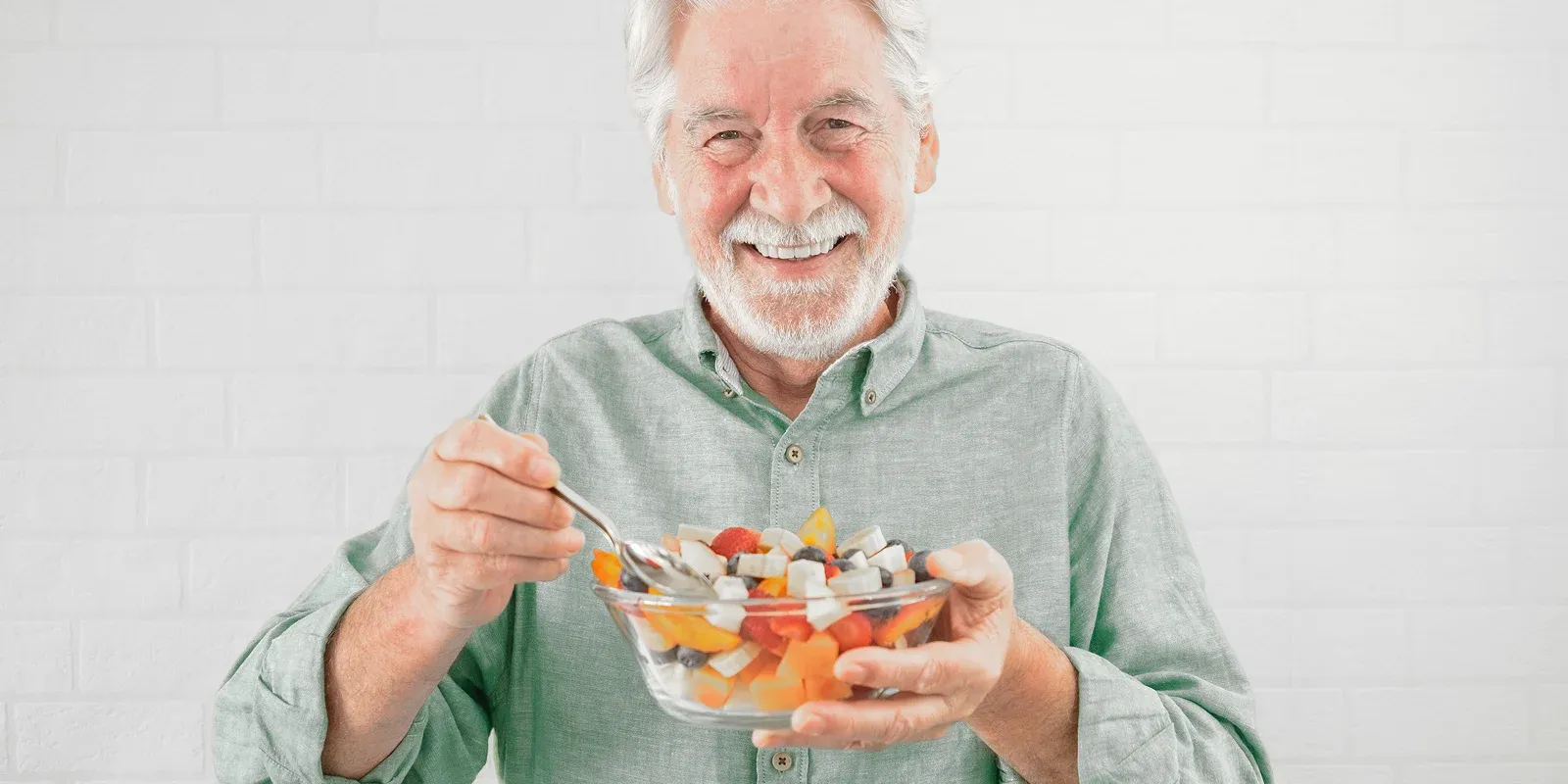 Eating with Dentures: Tips for Comfort and Confidence